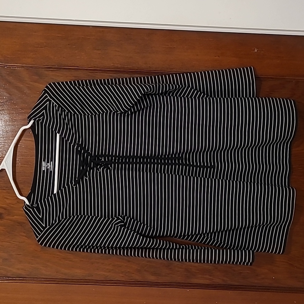 💖 Old navy black was white stripes  size large
